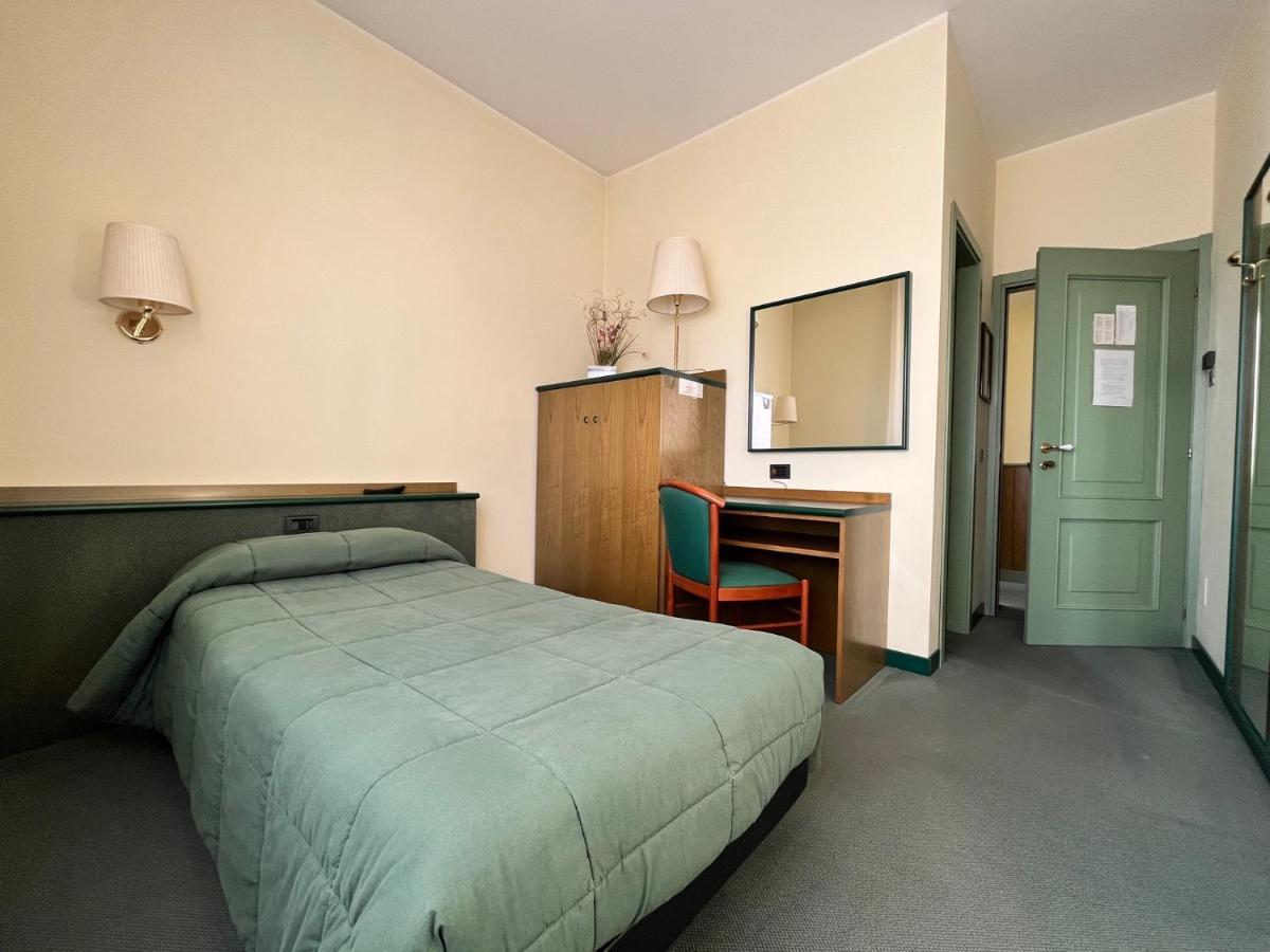 Hotel La Goletta Binasco Eksteriør billede