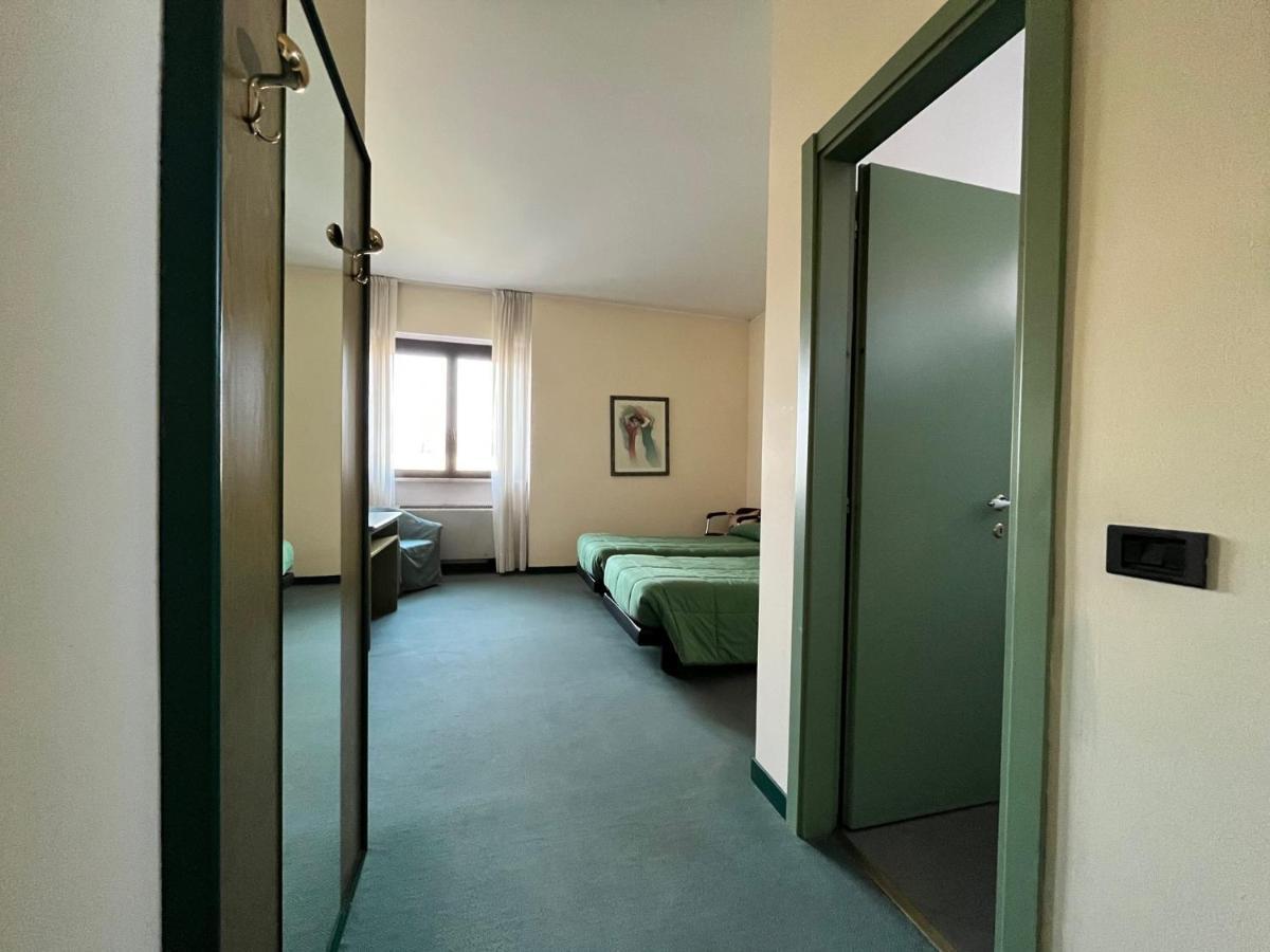 Hotel La Goletta Binasco Eksteriør billede