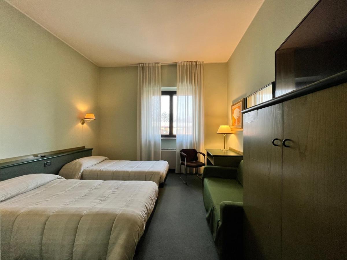 Hotel La Goletta Binasco Eksteriør billede