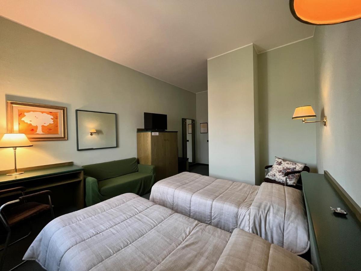 Hotel La Goletta Binasco Eksteriør billede