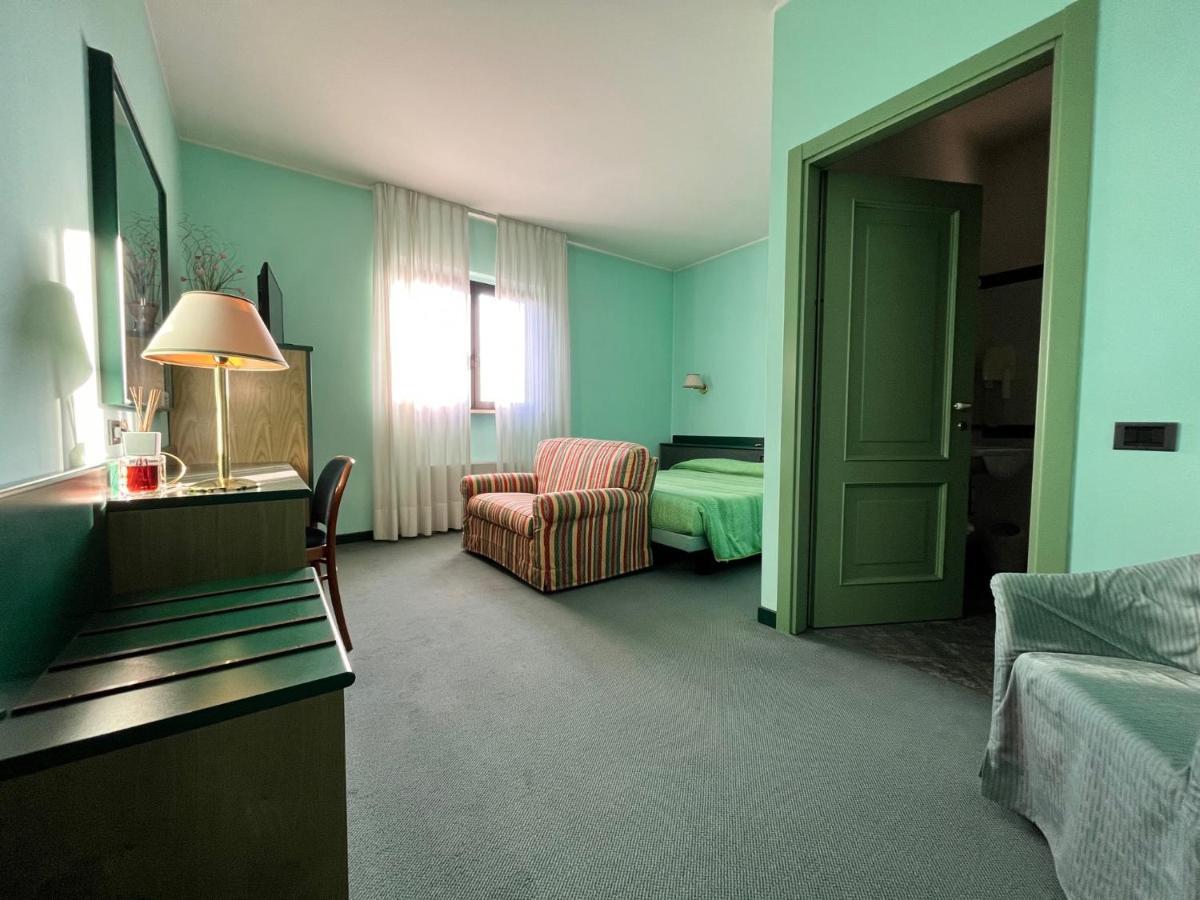 Hotel La Goletta Binasco Eksteriør billede