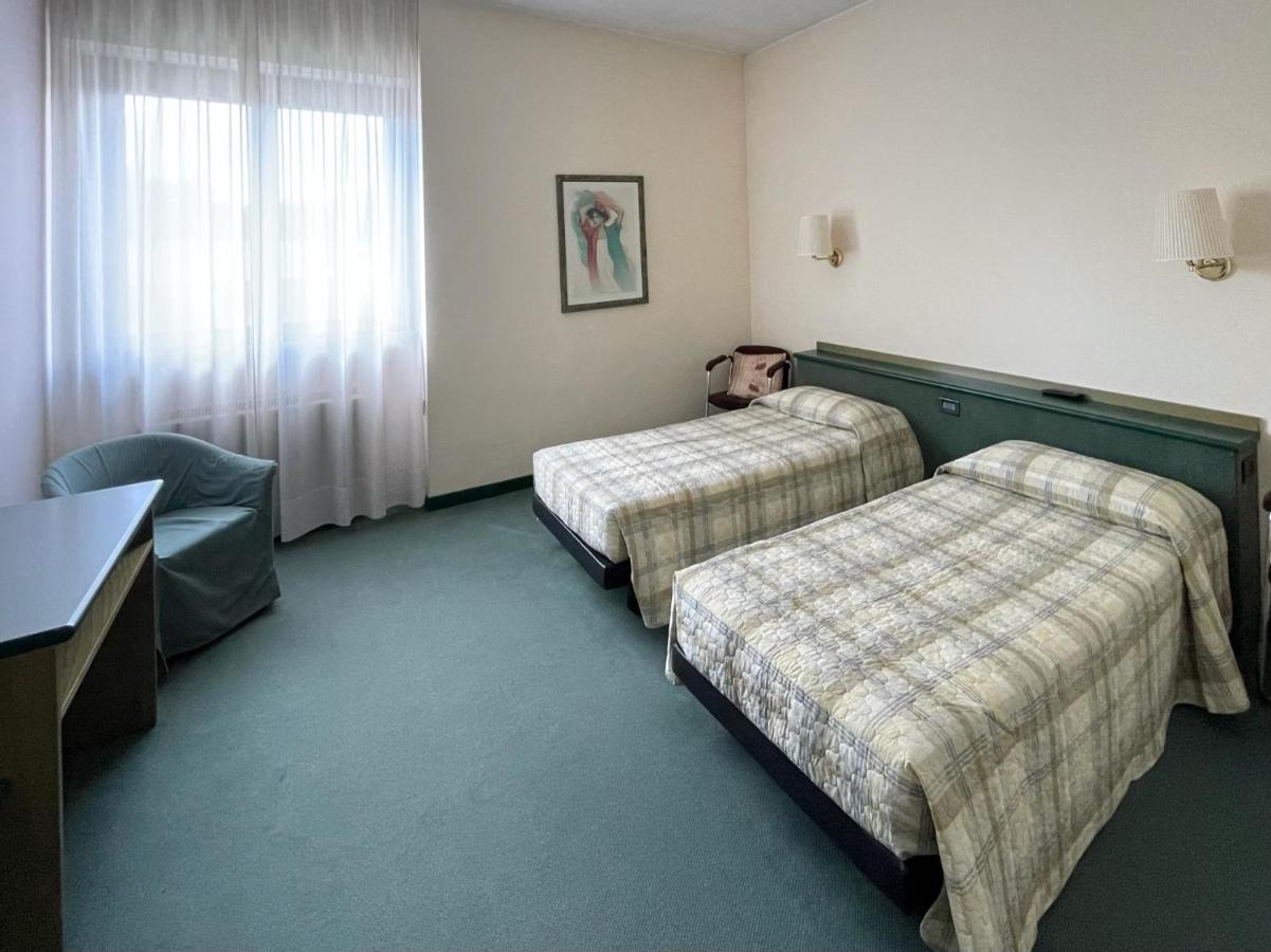 Hotel La Goletta Binasco Eksteriør billede
