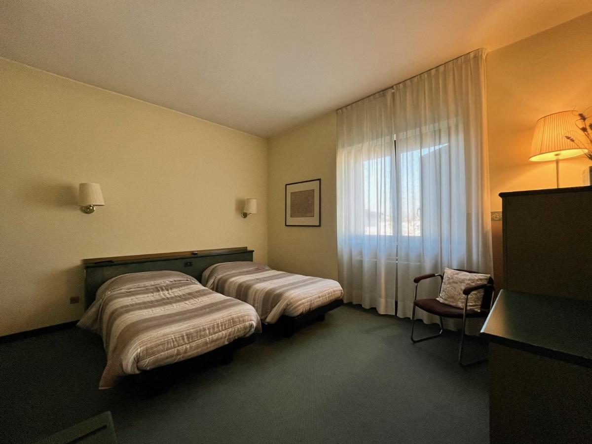 Hotel La Goletta Binasco Eksteriør billede
