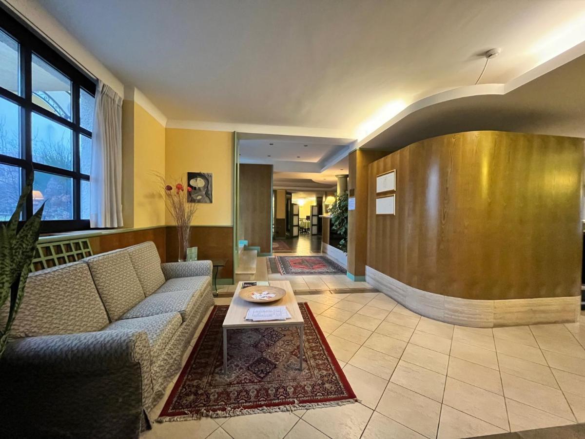 Hotel La Goletta Binasco Eksteriør billede