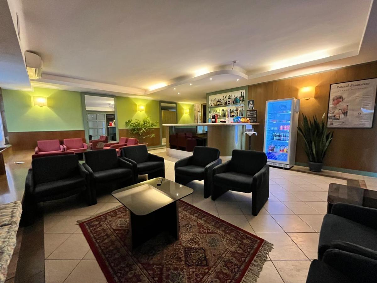 Hotel La Goletta Binasco Eksteriør billede