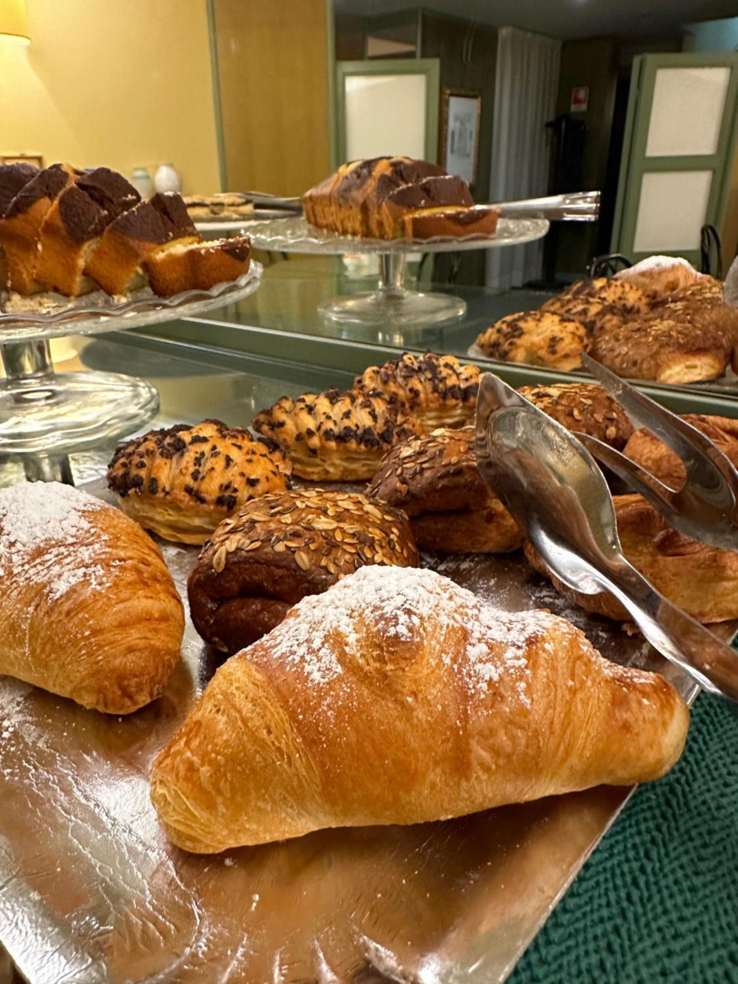 Hotel La Goletta Binasco Eksteriør billede