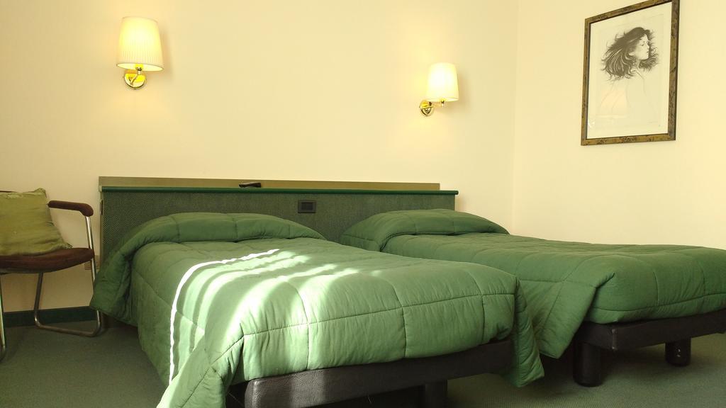 Hotel La Goletta Binasco Eksteriør billede