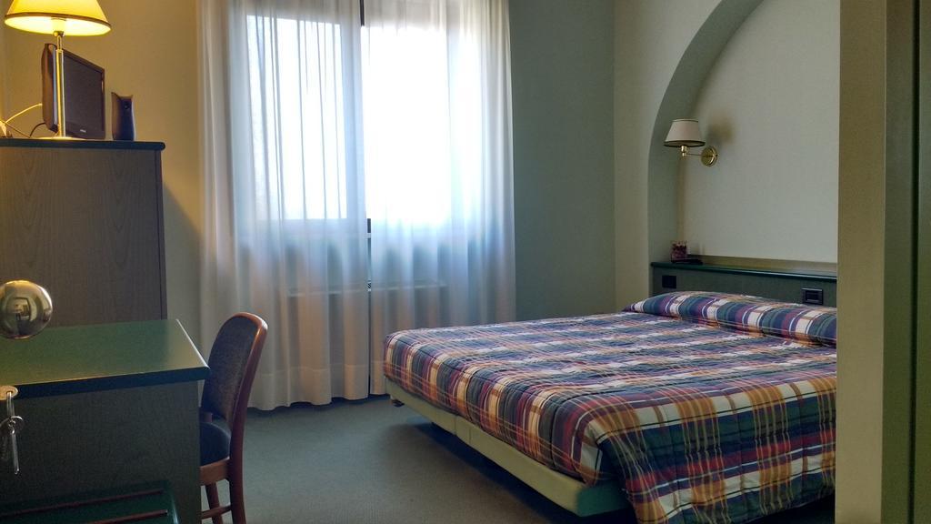Hotel La Goletta Binasco Eksteriør billede